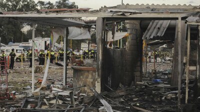 Los daños que dejaron varias explosiones en el mercado de Tultepec, Estado de México