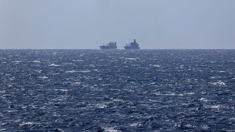 Vuelca barco en la costa de Yemen y mueren 68 migrantes; 74 están desaparecidos