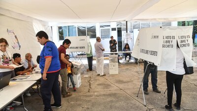 La casillas cerraron hasta que emitió su voto el último ciudadano formado