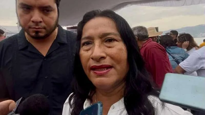 “¿Crees que es barato?“ Alcaldesa de Acapulco reclama a ciudadana por exigir reparación de socavón