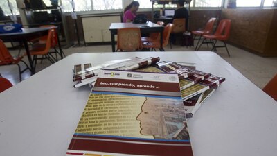 La oposición ha insistido en que el contenido de los libros es de corte ideológico