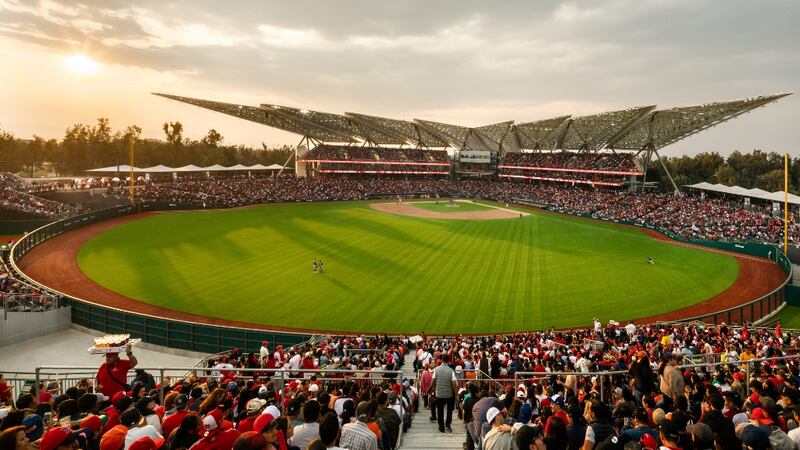 Piden apoyo para niño que recibió pelotazo en juego de los Diablos; sigue en terapia intensiva