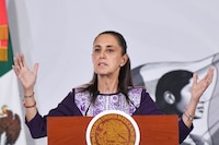 Sheinbaum hace un llamado a la UNAM a abrir más espacios para aspirantes a licenciatura