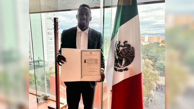 Manifestó su felicidad por su naturalización en redes sociales