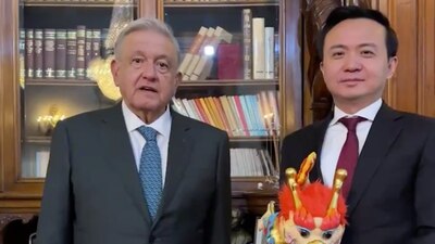 Intercambiaron algunos regalos simbólicos de México y China