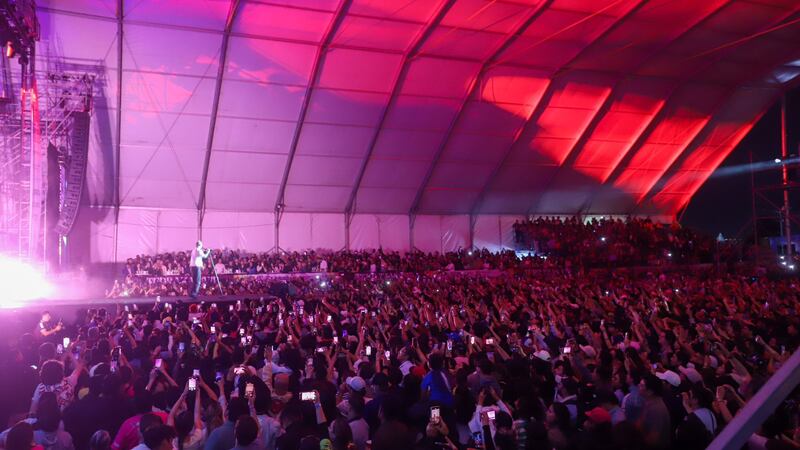Triunfa Maroon 5 en la Feria de Puebla 2025; acuden fans de otros estados