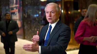 Jeff Sessions es un político que defiende medidas estrictas contra los inmigrantes