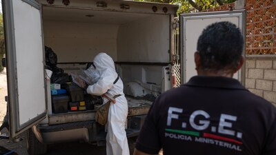 El hombre también fue encontrado en el lugar, con lesiones de consideración por la misma arma blanca.