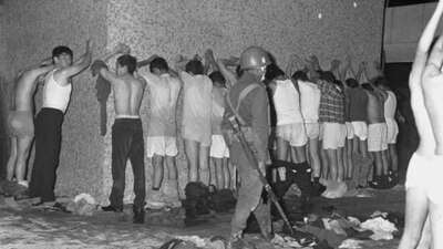 La lista de recomendaciones incluye material con imágenes de la época y también algunas dramatizaciones