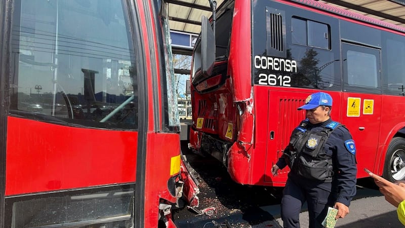 Choque entre 2 unidades del Metrobús deja al menos 15 heridos, en San Juan de Aragón