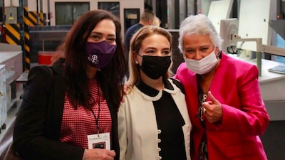Adriana Favela, Carla Humphrey y Olga Sánchez Cordero presentes en el arranque de la impresión