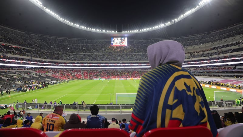 Aficionados critican regreso del América al Estadio Azteca por altos precios y fallas en el inmueble