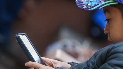 Congreso CDMX aprueba regular celulares en escuelas y castigará phishing