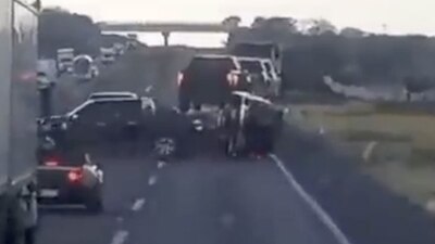 Indicaron que a los presuntos sicarios se les volcó una de las camionetas