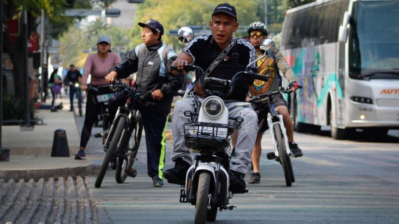 Congreso de la CDMX avala reformas a la Ley de Movilidad para regular bicis eléctricas y scooters
