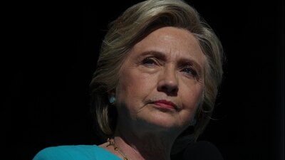 En 2015 empezaron los problemas de Clinton por los correos que envió mientras era secretaria de estado