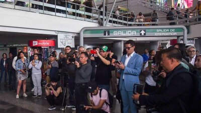 El Metro informó que la marcha es lenta porque "se revisa un tren de la Línea B"