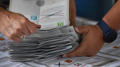 Este proceso se hace con base en una muestra y se realiza vía telefónica