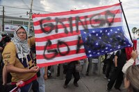 Embajada de EU lanza advertencia a sus ciudadanos, ante nueva marcha contra la gentrificación