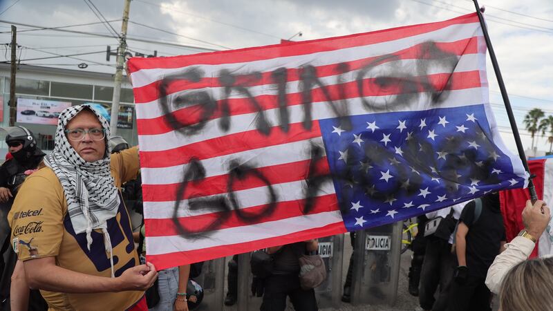 Embajada de EU lanza advertencia a sus ciudadanos, ante nueva marcha contra la gentrificación