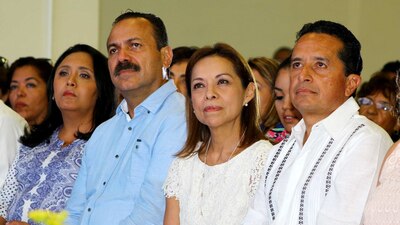 Josefina Vázquez Mota (blanco) busca la gubernatura del Estado de Mexico