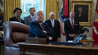 El presidente estadounidense sugirió inyectar desinfectante para combatir el COVID-19