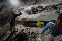 Suben a más de 4 mil 560 las víctimas mortales por el doble sismo en Venezuela