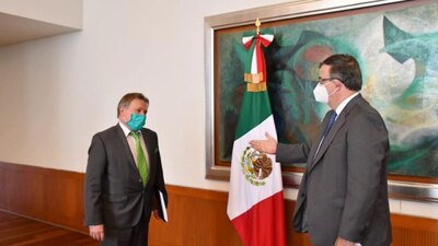 El canciller mexicano informó que externó el interés de México por aplicar las pruebas de la vacuna