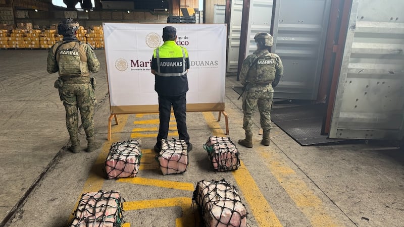 Marina incauta más de 130 kilos de cocaína en aduana de Lázaro Cárdenas
