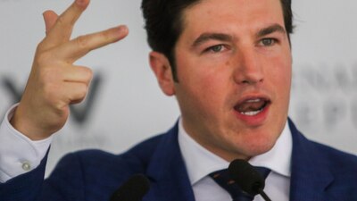 Acusaron al gobernador de rastrear sus acciones