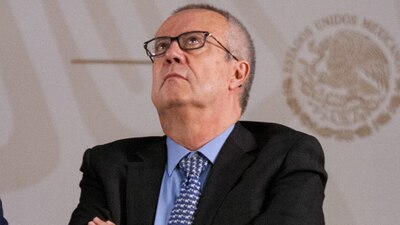 Carlos Urzúa renunció a su cargo como secretario de Hacienda