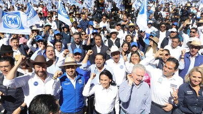 La priista tomó protesta, en un evento lleno de militancia azul
