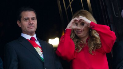 Enrique Peña Nieto y Angélica Rivera durante el desfile conmemorativo de la Independencia de México