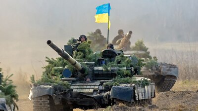 Solicitó aparatos de comunicación como radios, chalecos antibalas y cascos