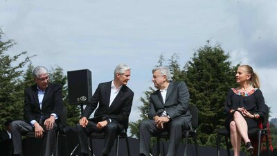 Los políticos montaron una guardia de honor en el Monte de las Cruces, Edomex