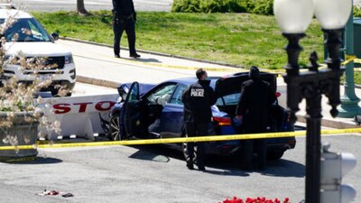 Un agente de la Policía del Capitolio murió el viernes después que un hombre atropelló a dos de ellos en una barricada