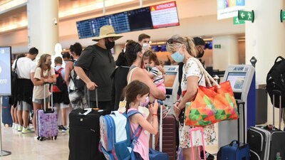 También se planea extender el mandato del uso de mascarillas para los viajes nacionales