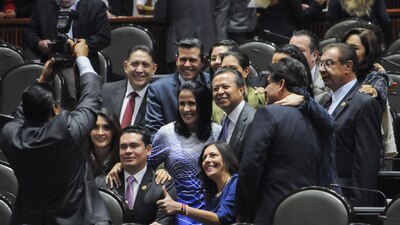 Los legisladores gozan de sueldo y muchas prestaciones de envidia