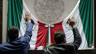 AMLO pidió que no se abandone la lucha para terminar con los privilegios del INE