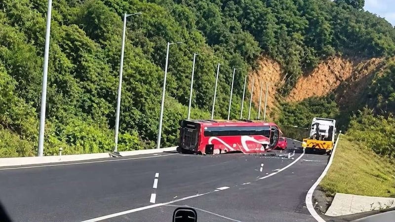 Accidente de autobús en Cumbres de Maltrata deja una pasajera muerta y 14 heridos