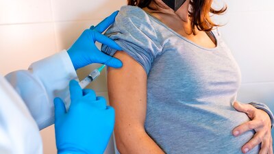 Un estudio da luz sobre la inmunidad en bebés luego de que sus madres recibieran un vacuna COVID-19