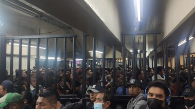 Pasajeros indicaron que llevan más de 40 minutos sin que pasen trenes