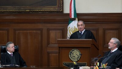 El ministro Pérez Dayán (centro), habría filtrado el proyecto, acusa el gobierno de López Obrador