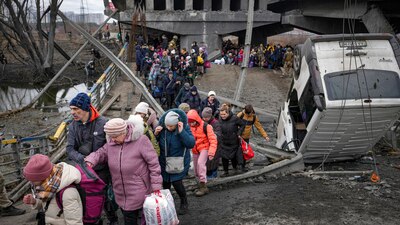 Los ataques han atrapado a algunas personas en ciudades donde se acaba la comida, el agua y los medicamentos.