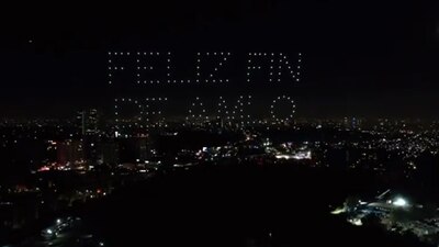 Los aparatos tecnológicos se iluminaron en el cielo como si fueran estrellas