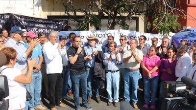 Blanco estuvo acompañado del activista Javier Sicilia y del rector de la Universidad Autónoma de Morelos, Alejandro Vera