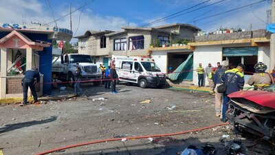 Durante una procesión, una camioneta cargada de pirotecnia explotó