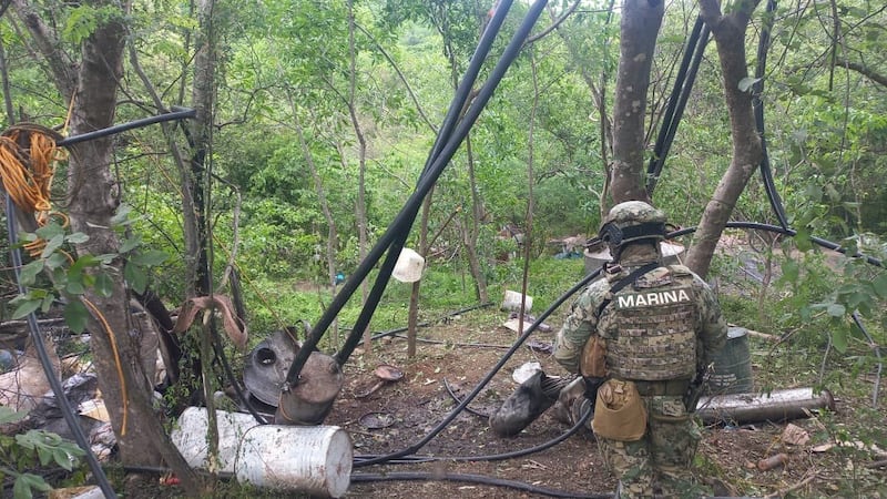 Desmantelan 2 narcolaboratorios y aseguran 21 toneladas de metanfetamina, en Durango