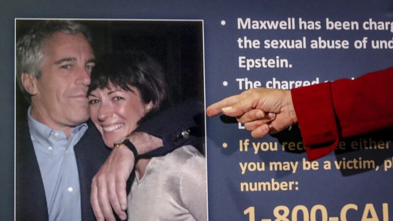 Trasladan a exnovia de Jeffrey Epstein a prisión de baja seguridad