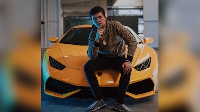 Se dedica a mostrarle a sus seguidores su ostentoso estilo de vida en redes sociales.